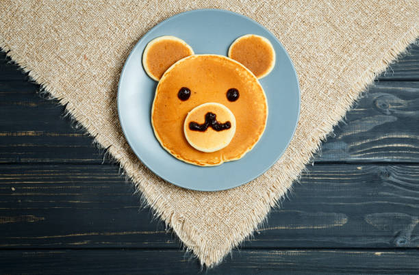 istock Kid Pancakes Breakfast in The Form of Bears 871364770