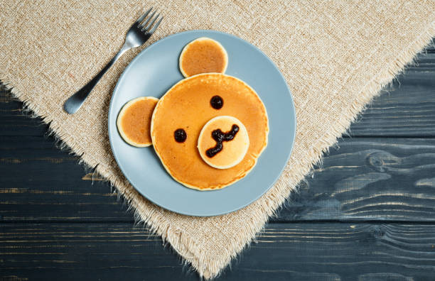 istock Kid Pancakes Breakfast in The Form of Bears 871364794