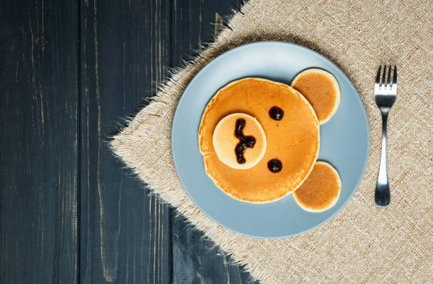 istock Kid Pancakes Breakfast in The Form of Bears 871364840
