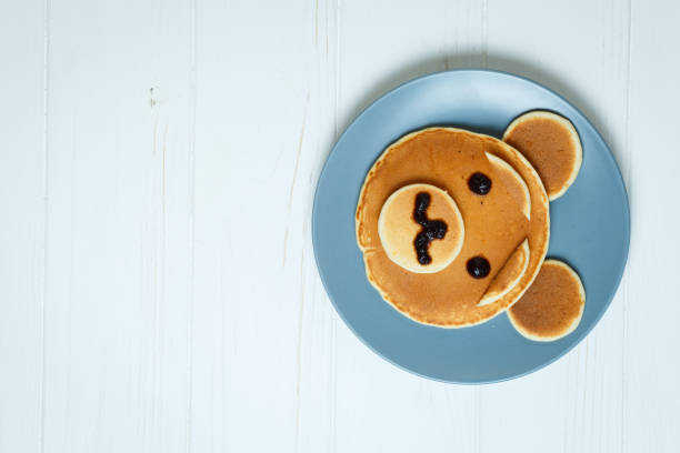 istock Kid Pancakes Breakfast in The Form of Bears 871365064