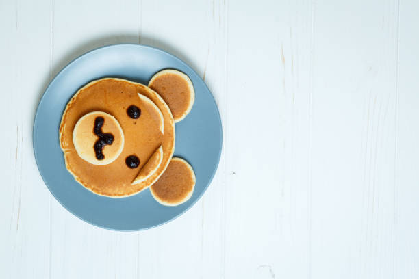istock Kid Pancakes Breakfast in The Form of Bears 871365144