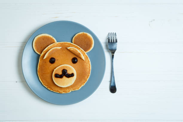 istock Kid Pancakes Breakfast in The Form of Bears 871365172