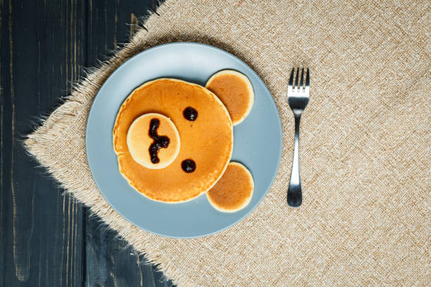 istock Kid Pancakes Breakfast in The Form of Bears 871365204