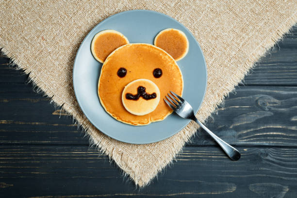 istock Kid Pancakes Breakfast in The Form of Bears 871365340