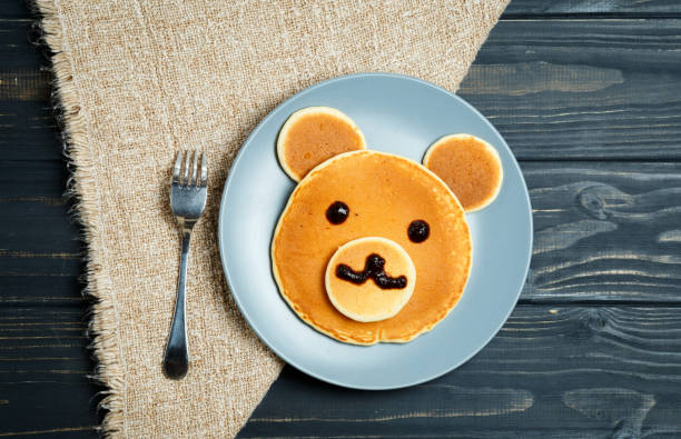 istock Kid Pancakes Breakfast in The Form of Bears 871365422