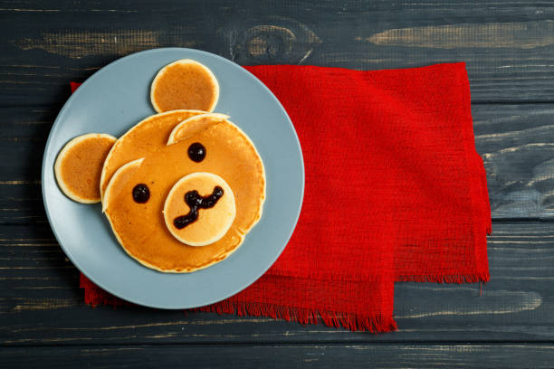 istock Kid Pancakes Breakfast in The Form of Bears 871365644