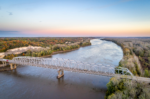 Vista aérea del puente de Río de Missouri photo