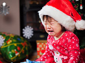 サンタの女の赤ちゃんを泣いています。