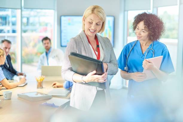 istock business medical staff meeting 871421096