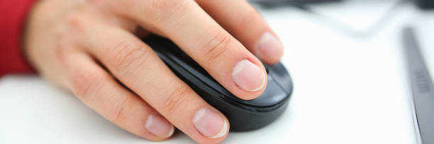 istock Male hand used computer mose holding in arm 871428182