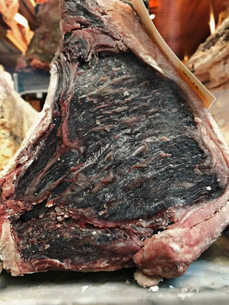 노화 육류 - aging process beef old dry 뉴스 사진 이미지