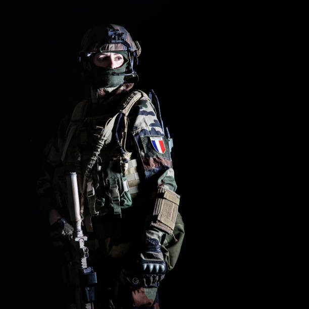 French paratrooper with weapons Paratrooper of french 1st Marine Infantry Parachute Regiment RPIMA studio shot female combat soldier stock pictures, royalty-free photos & images
