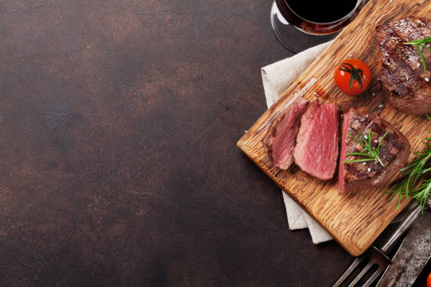 istock Grilled fillet steak with wine 871489560