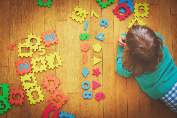 istock little girl learning numbers, education concept 871510314