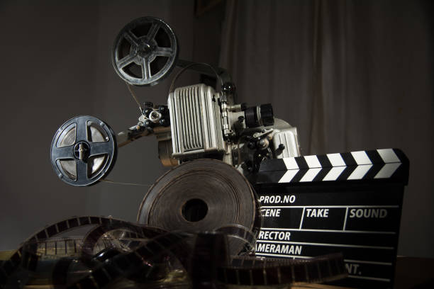dispositivo para ver películas de retro - art movie retro revival camera fotografías e imágenes de stock