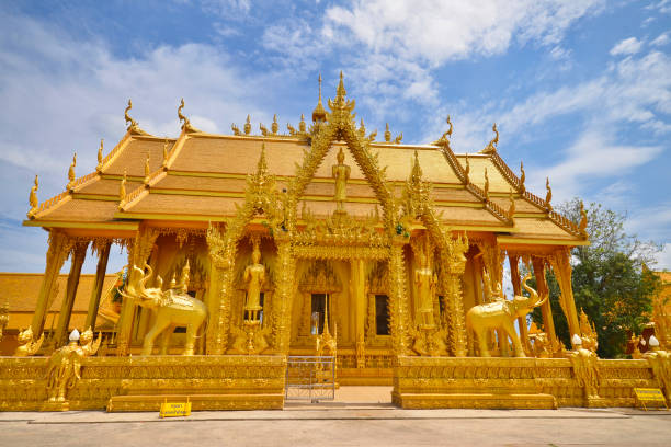 istock Wat paknam joelo architecture temple 871530180