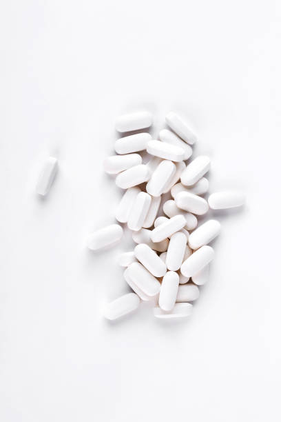 istock Pile of white pills, white background. 871541112