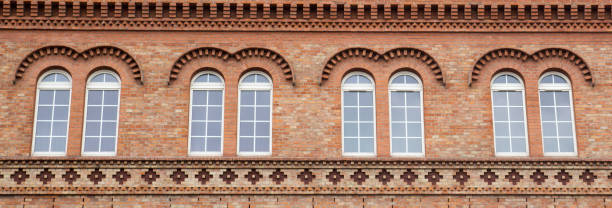 istock Facade of the old house 871550134