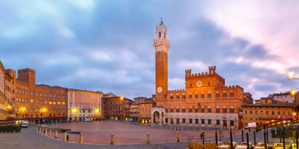 Piazza del Campo at beautiful sunrise, Siena Italy Mangia Tower or Torre del Mangia towering above of the Palazzo Pubblico on Piazza del Campo in medieval city of Siena at beautiful sunrise, Tuscany, Italy torre del mangia stock pictures, royalty-free photos & images