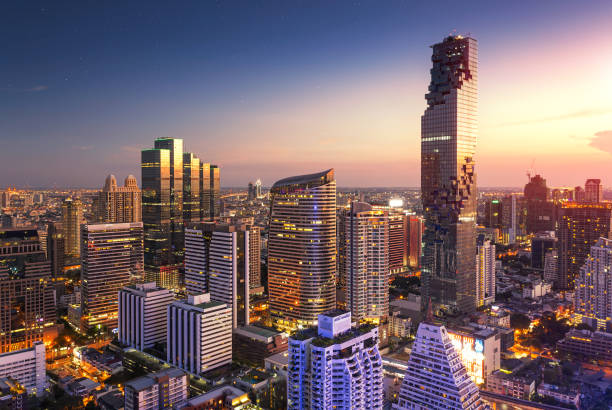 vista aérea bangkok moderno de edificios de oficinas - bangkok fotografías e imágenes de stock