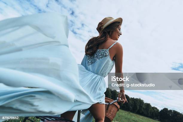 Junge Und Voller Energie Stockfoto und mehr Bilder von Kleid - Kleid, Sommer, Europäischer Abstammung