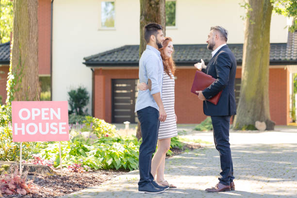 istock Real estate consultant inviting couple 871597732