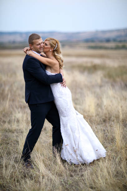 istock Wedding couple in nature 871602244