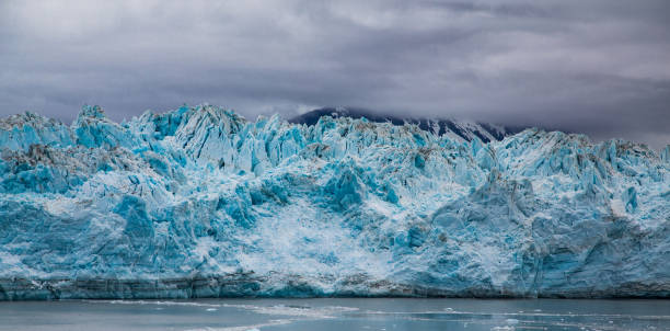istock Blue Craggy Ice of Hubbard Glacier 871613298