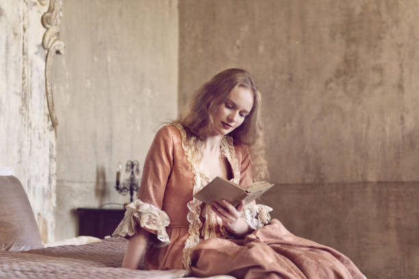 femme du XVIIIe siècle dans un château