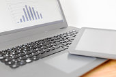 arbeitsplatz-mit-laptop.jpg?b=1&s=170x170&k=20&c=8HOVS3wpBFPhzaNIiWdsthYZ8dEwXTtlnO2P2wt3RXk=