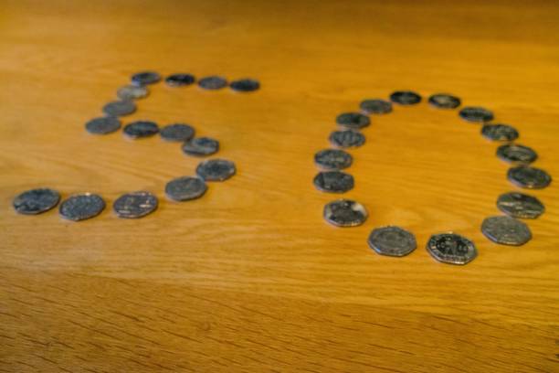 수집 50 펜스 - fifty pence coin coin british coin number 50 뉴스 사진 이미지