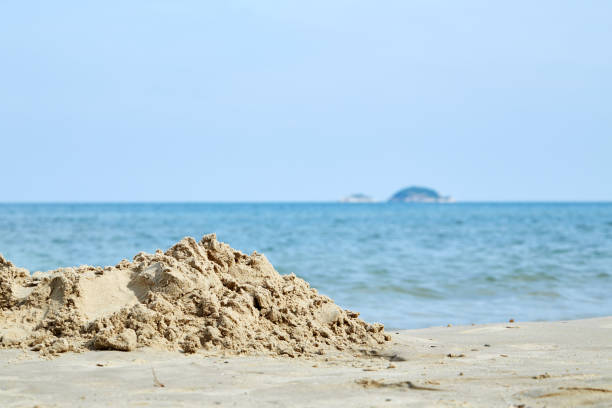 kuvapankkikuvat ja rojaltivapaat kuvat aiheesta hiekkalinna rannalla - sand mountain