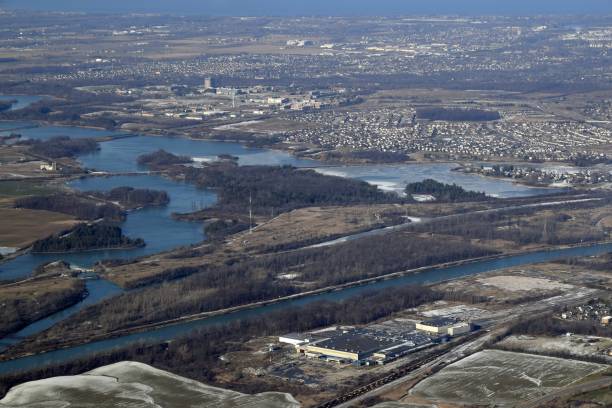 istock Lake Gibson Welland aerial 871656096