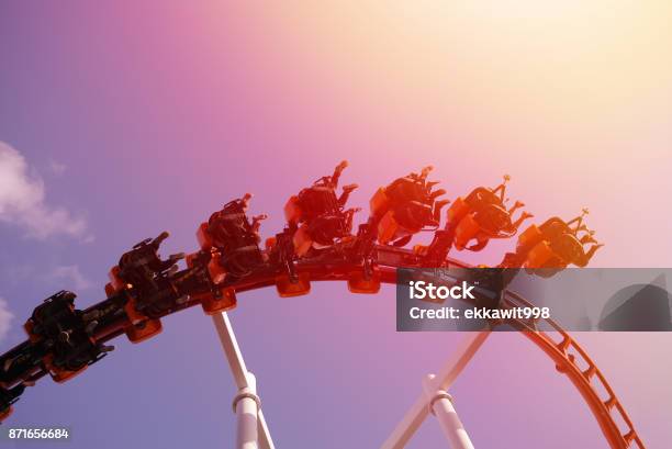 Achterbahn Stockfoto und mehr Bilder von Achterbahn - Achterbahn, Vergnügungspark, Fahrgeschäft