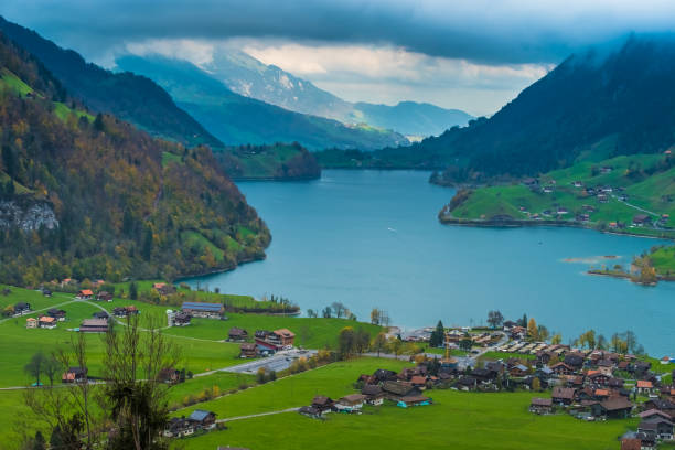 lake sarnen, canton of obwalden, switzerland. - canton obwalden imagens e fotografias de stock