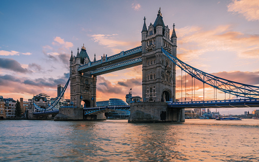 Tower bridge london londres at dusk england