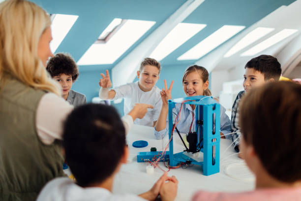 istock Kids Learning 3D Printing In School 871752238