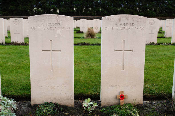 ramscappelle road military cemetery - flanders war grave war memorial imagens e fotografias de stock