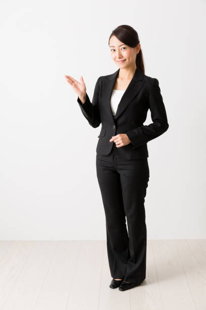 portrait of asian businesswoman isolated on white background - fato de senhora imagens e fotografias de stock