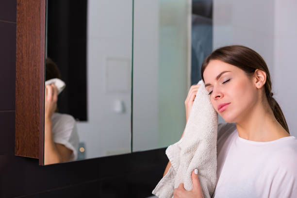 istock Woman washing up her face 871792538