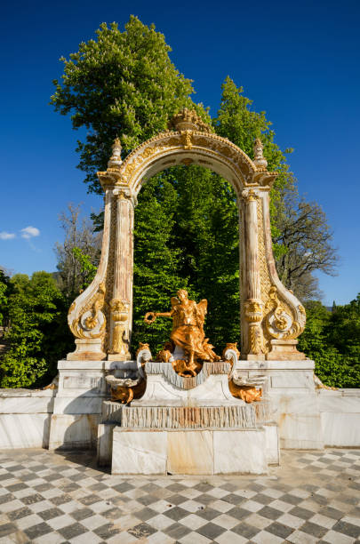 istock Fountain at public gardens La granja de San Ildefonso, Segovia. 871801804