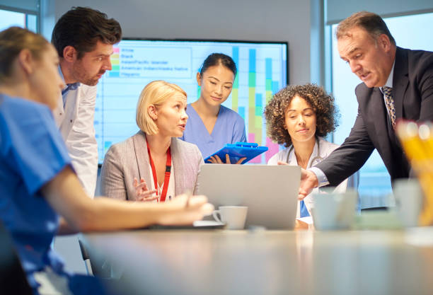 istock hospital staff meeting 871820334