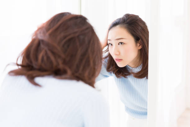 istock woman to see a mirror 871841114