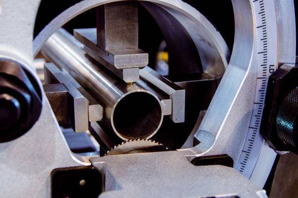 Precision circular saw for metal pipes