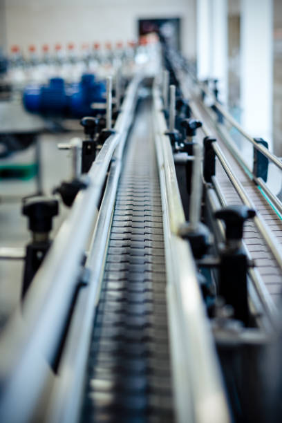 istock Plate conveyor for transportation of glass bottles 871867812