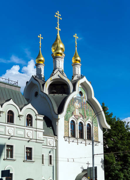 patriarchalischen verbindung der heiligen dreifaltigkeit seraphim-diveevo-kloster in moskau, russland - patriarchal cross stock-fotos und bilder
