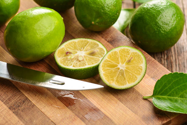 istock Juicy sliced lime on a wooden background 871909258