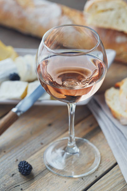 a glass of rose wine served with cheese plate, blackberries and baguette - restaurant food food and drink industry food service occupation imagens e fotografias de stock