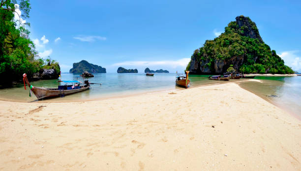 phang nga 베이에 pak bia 섬 - thailand beach longtail boat cliff 뉴스 사진 이미지