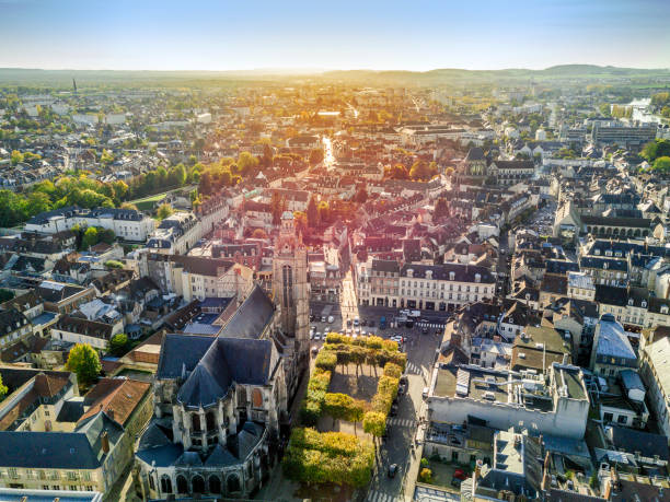 encantadora cidade chamado compiegne, hauts-de-france, frança - picardy - fotografias e filmes do acervo